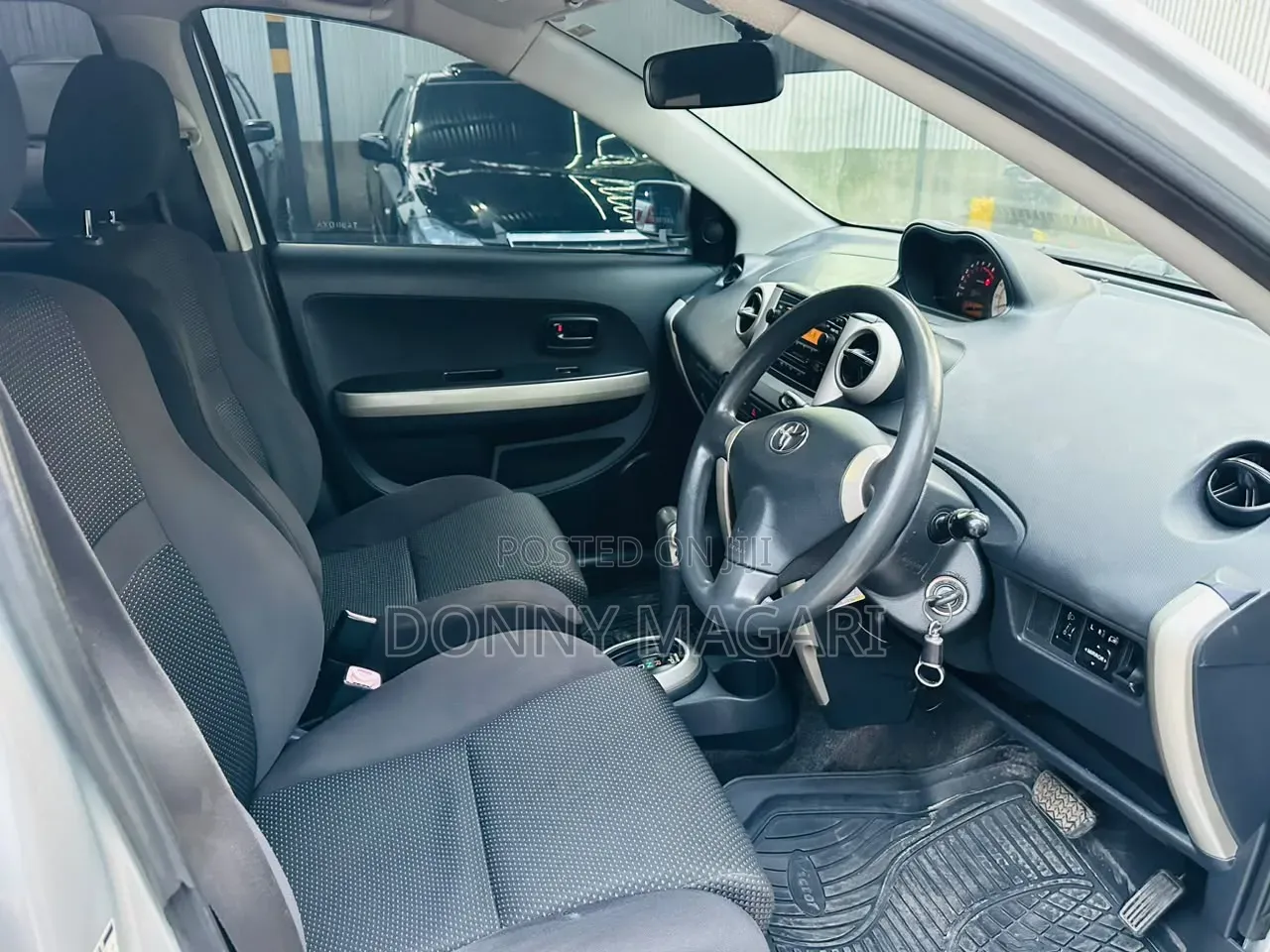 Toyota IST 2003 Silver