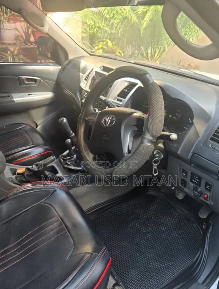 Toyota Hilux 2008 White