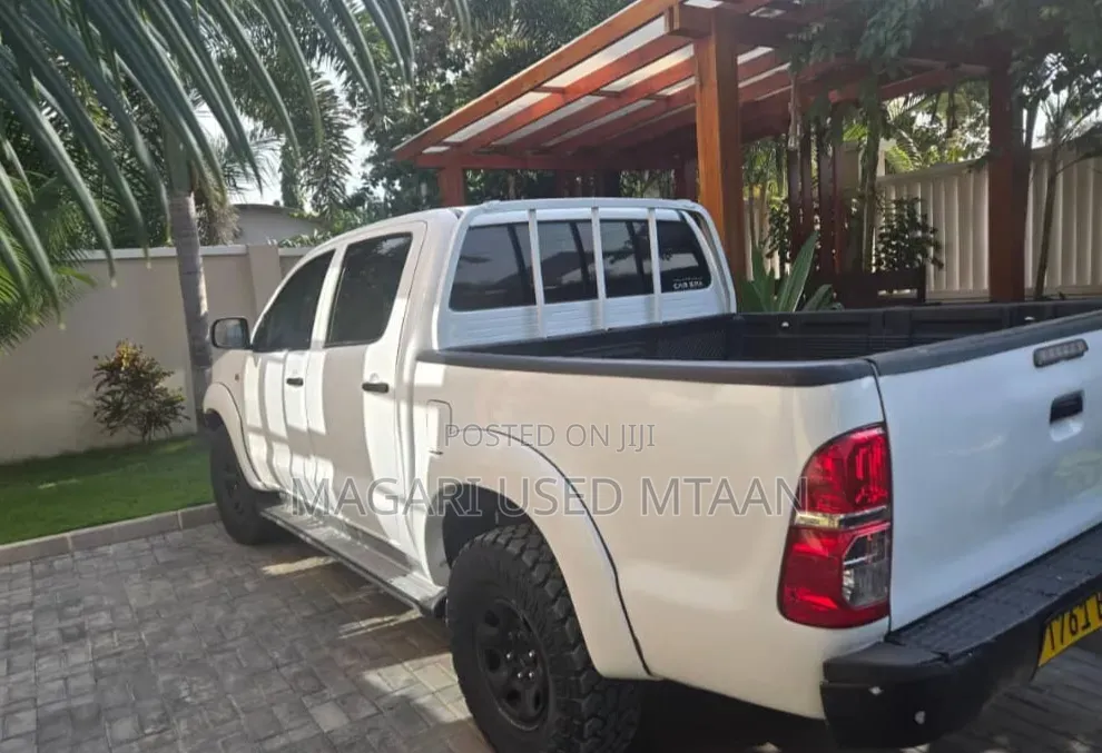 Toyota Hilux 2008 White