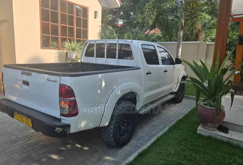Toyota Hilux 2008 White