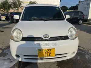 Toyota Sienta 2004 White