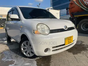Toyota Sienta 2004 White