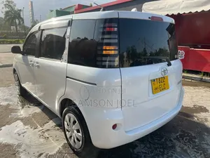 Toyota Sienta 2004 White