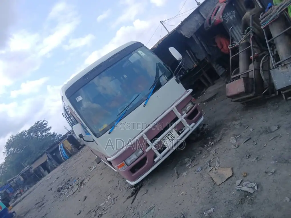 Nissan Civilian 2004 White
