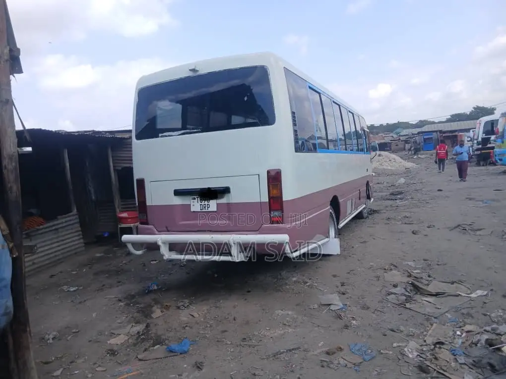 Nissan Civilian 2004 White