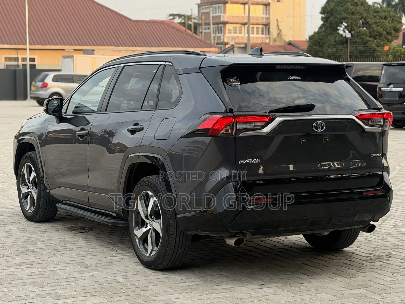 Toyota RAV4 Plug-In Hybrid XSE AWD 2025 Gray