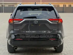 Toyota RAV4 Plug-In Hybrid XSE AWD 2025 Gray