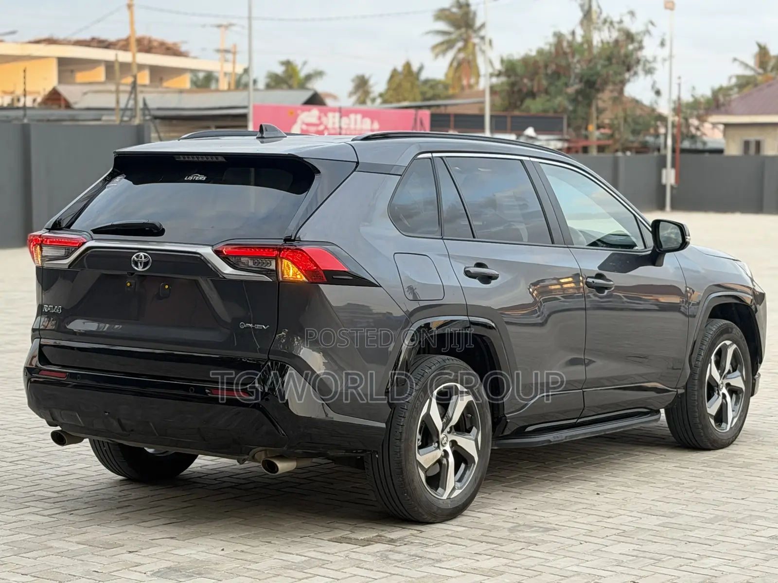 Toyota RAV4 Plug-In Hybrid XSE AWD 2025 Gray
