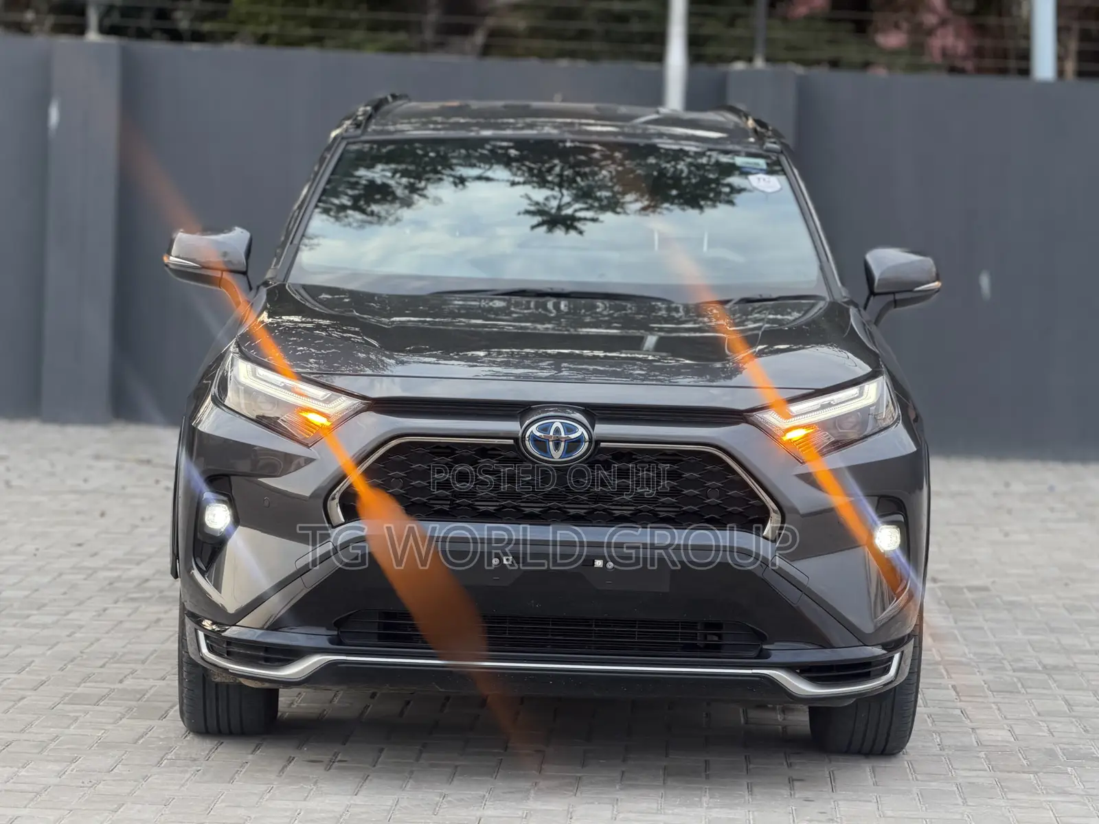 Toyota RAV4 Plug-In Hybrid XSE AWD 2025 Gray