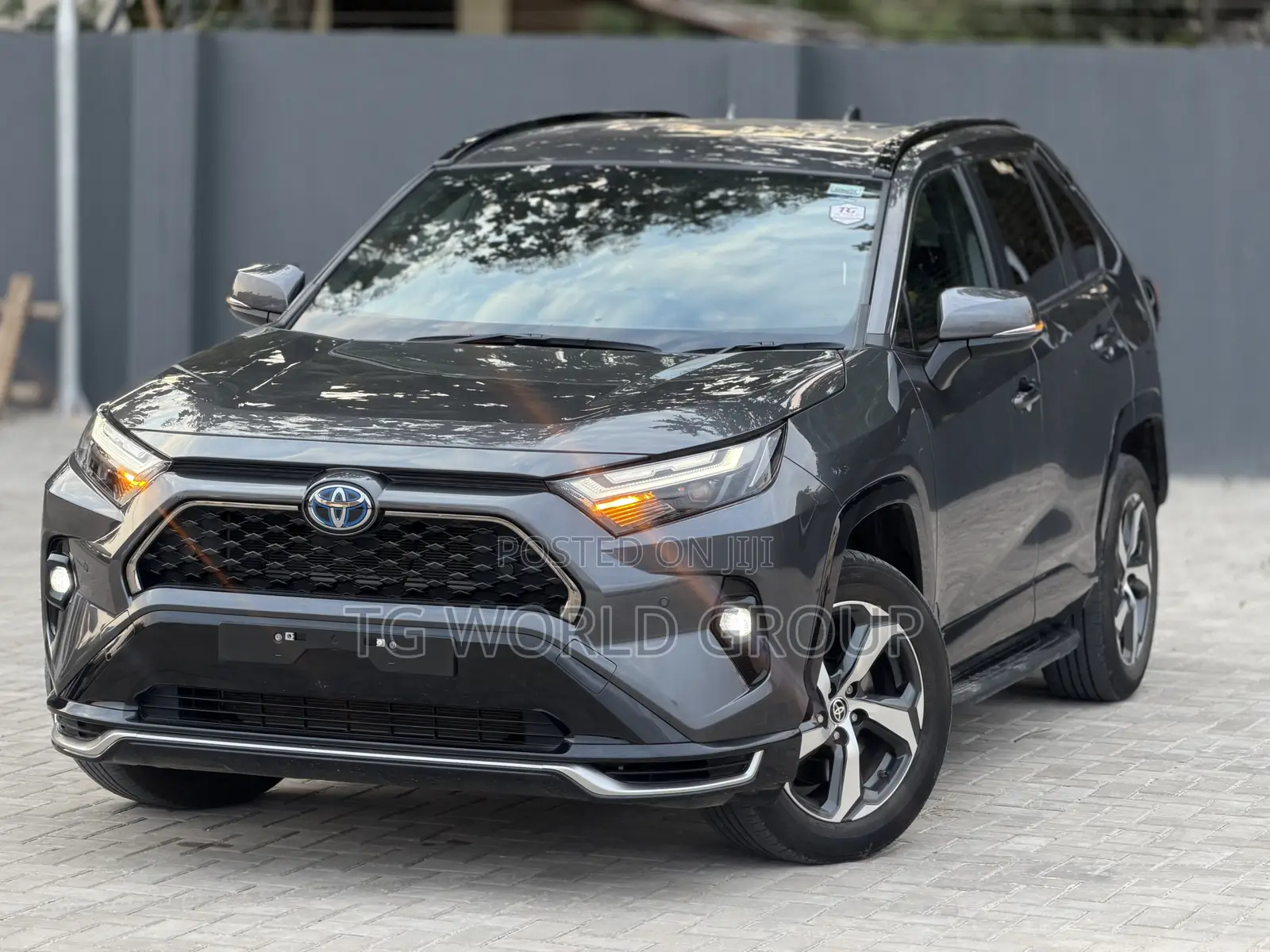 Toyota RAV4 Plug-In Hybrid XSE AWD 2025 Gray