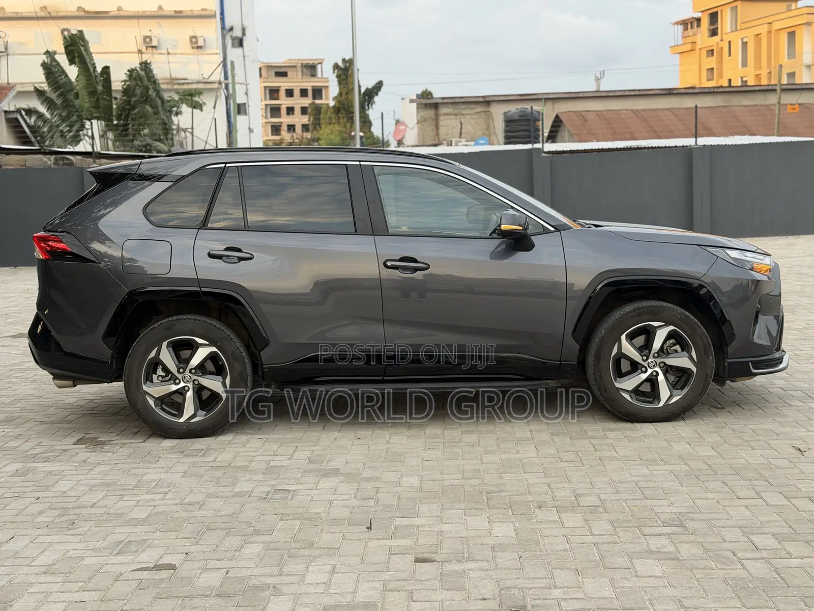 Toyota RAV4 Plug-In Hybrid XSE AWD 2025 Gray