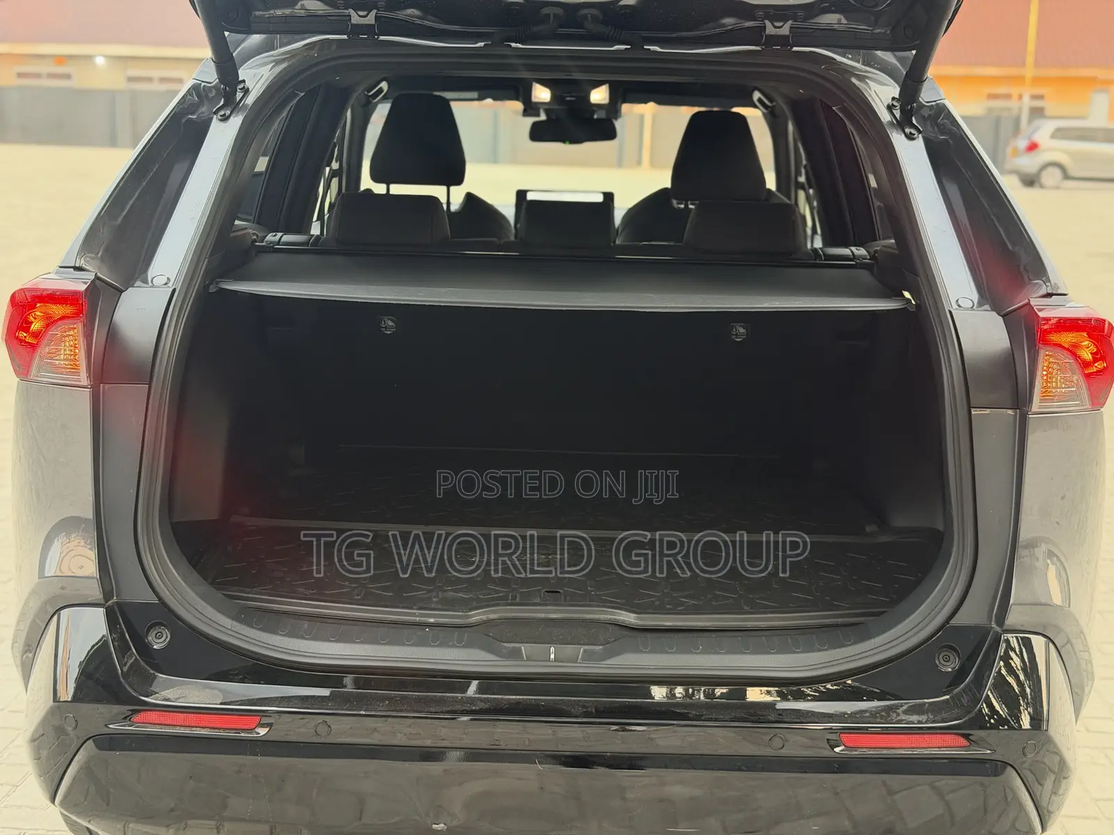 Toyota RAV4 Plug-In Hybrid XSE AWD 2025 Gray