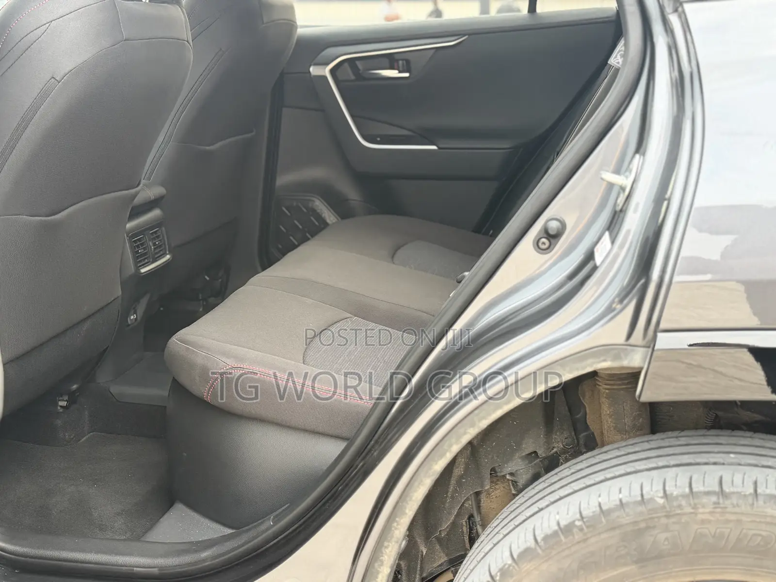 Toyota RAV4 Plug-In Hybrid XSE AWD 2025 Gray