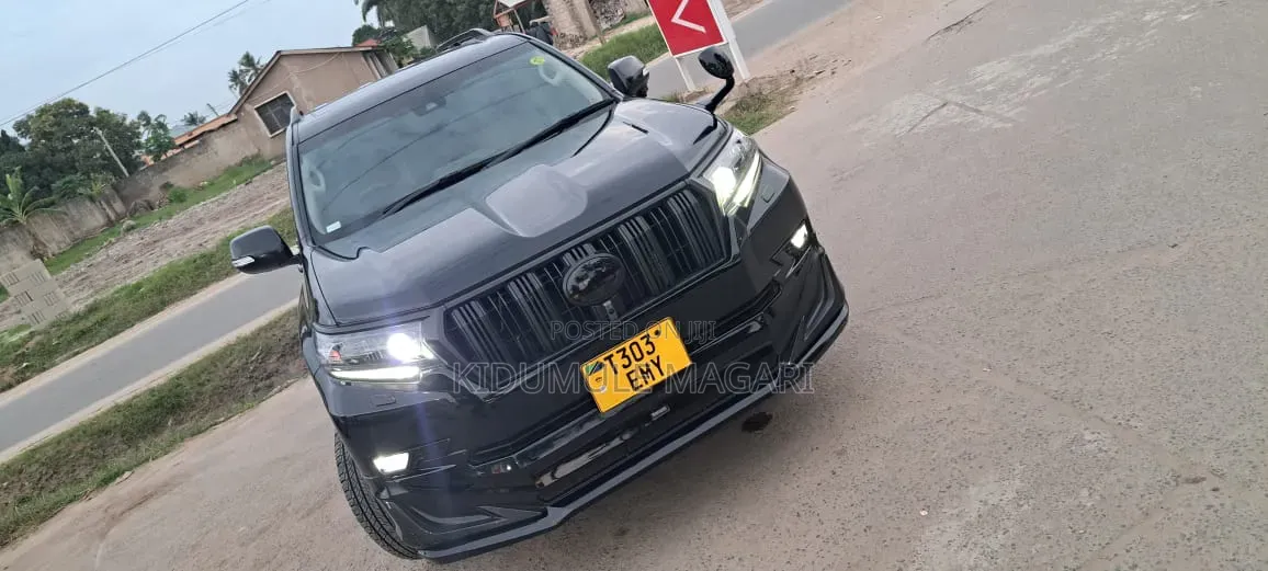 Toyota Land Cruiser Prado 2022 Black