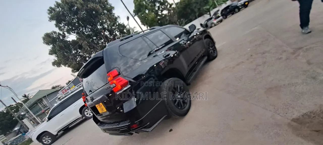 Toyota Land Cruiser Prado 2022 Black