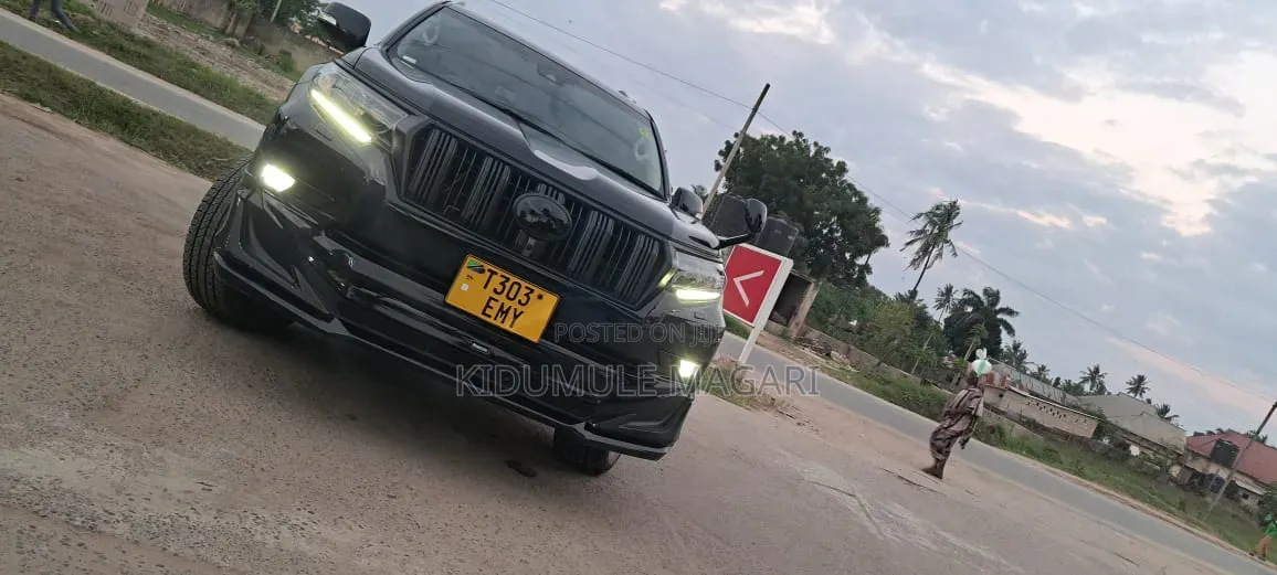 Toyota Land Cruiser Prado 2022 Black