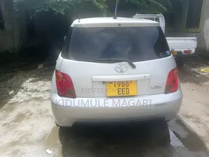 Toyota IST 2004 Silver