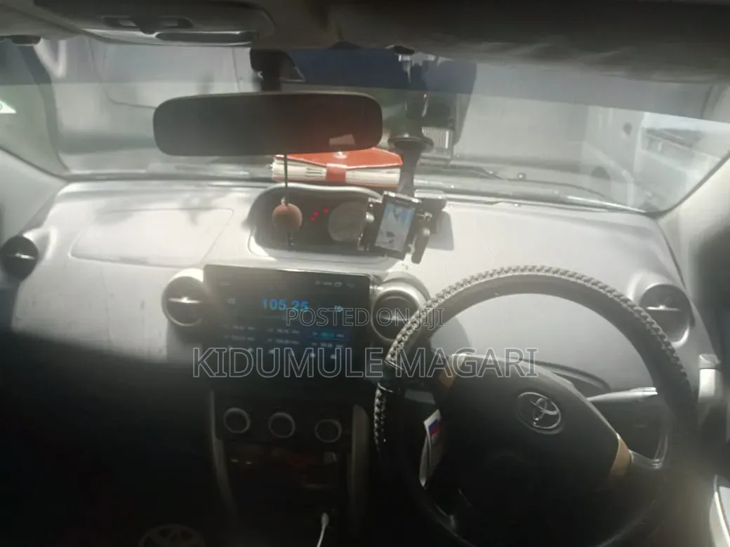 Toyota IST 2004 Silver