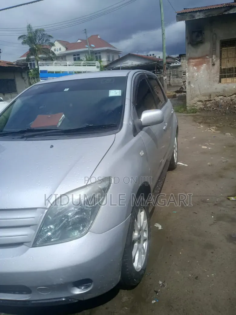 Toyota IST 2004 Silver