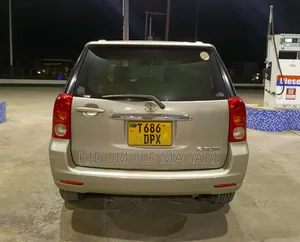 Toyota Raum 2005 Gold