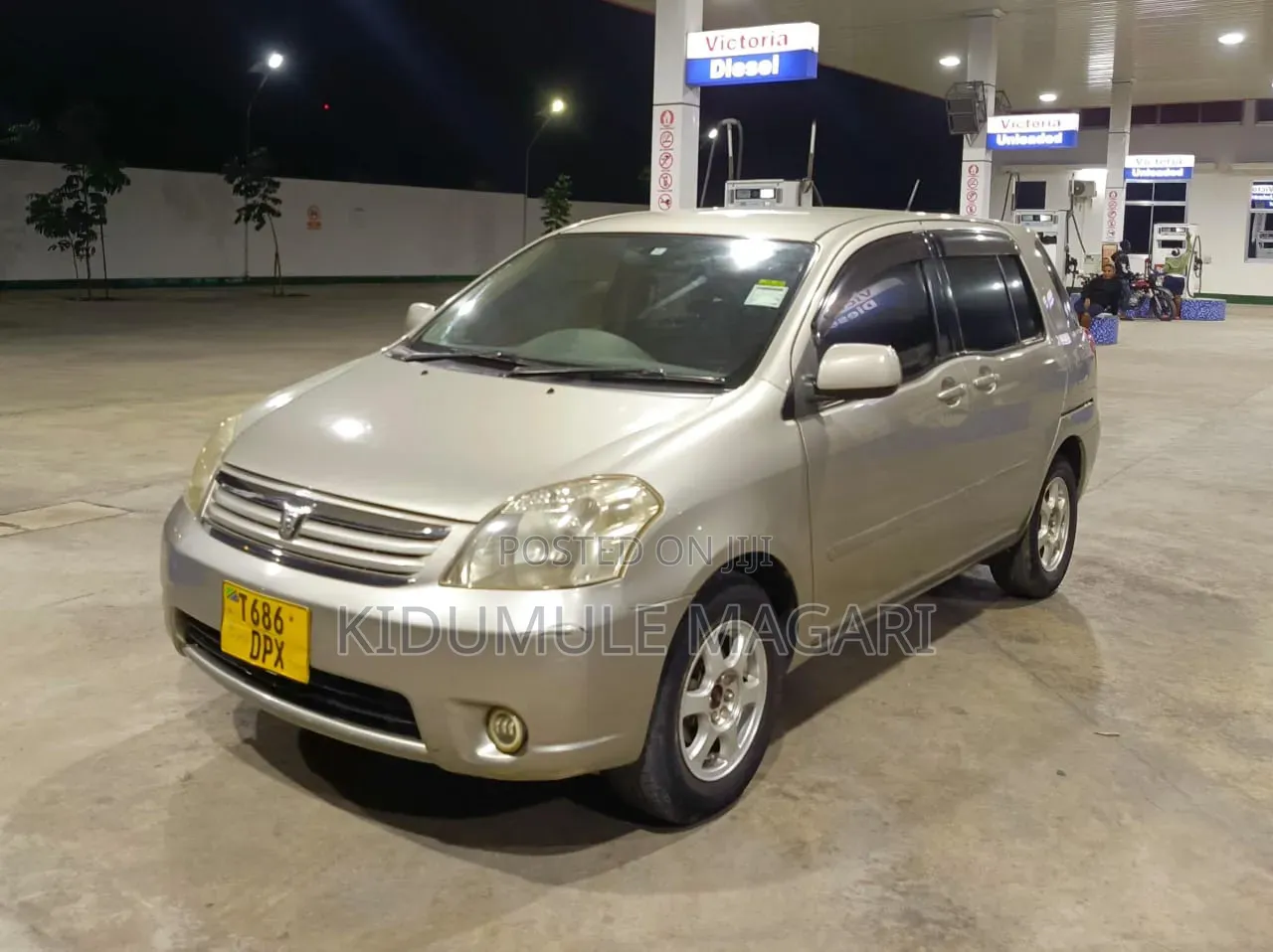 Toyota Raum 2005 Gold