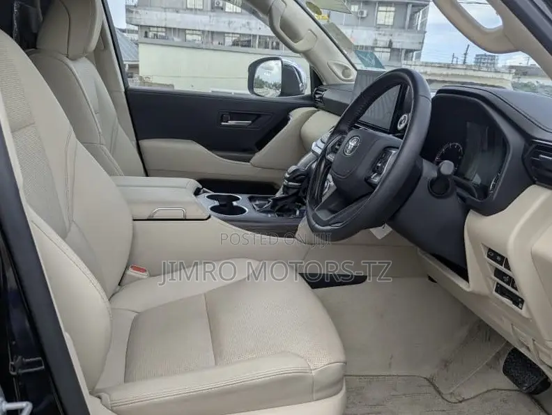 Toyota Land Cruiser 2024 Black