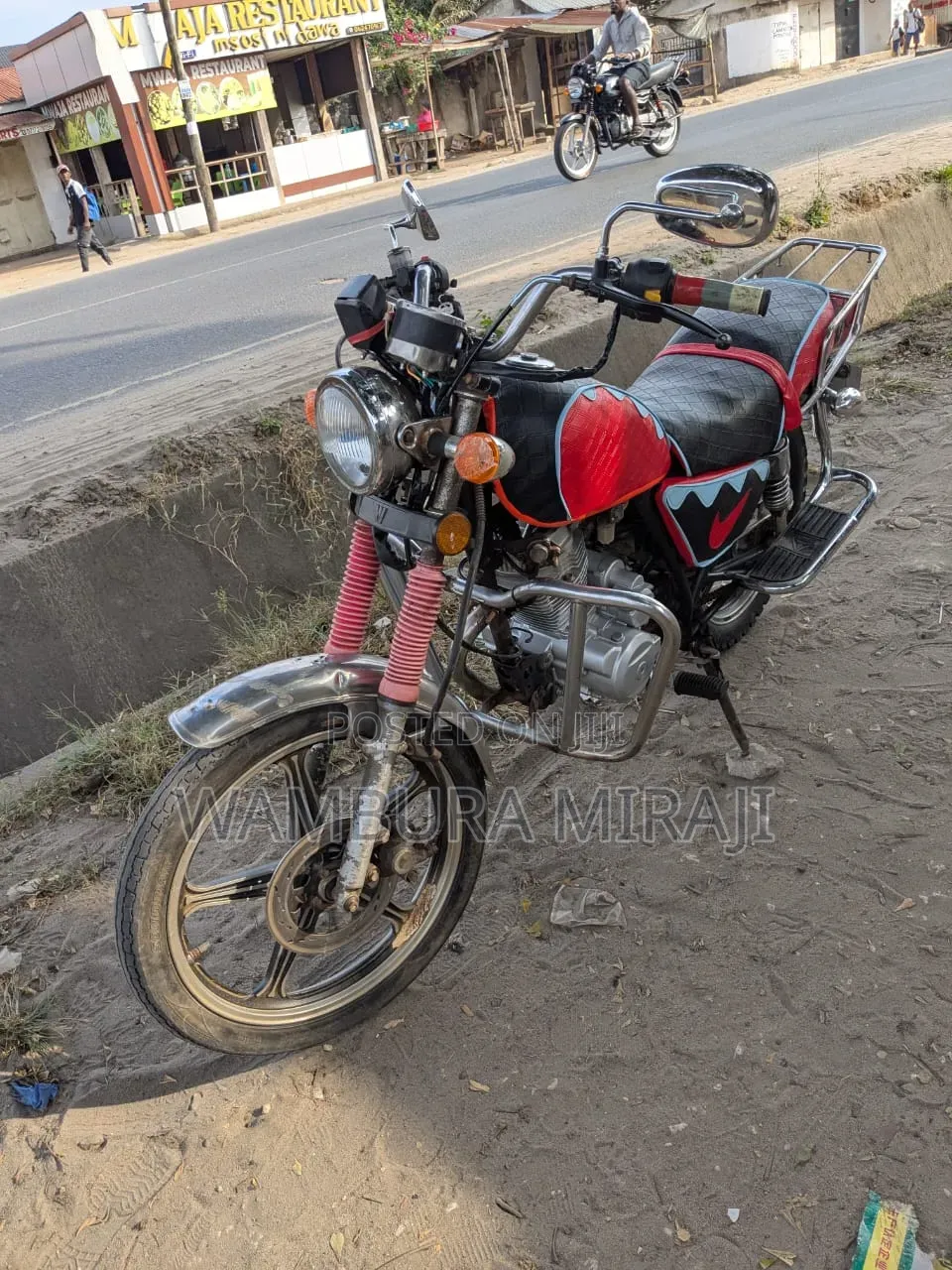 Bajaj RE 2025 Black