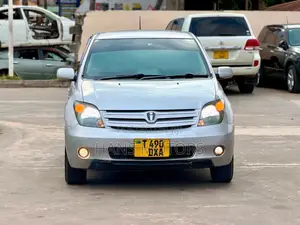Toyota IST 2004 Silver