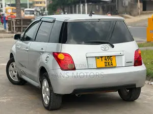 Toyota IST 2004 Silver