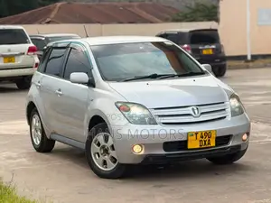Toyota IST 2004 Silver