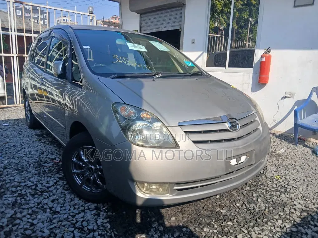 Toyota Corolla Spacio 2007 Gold
