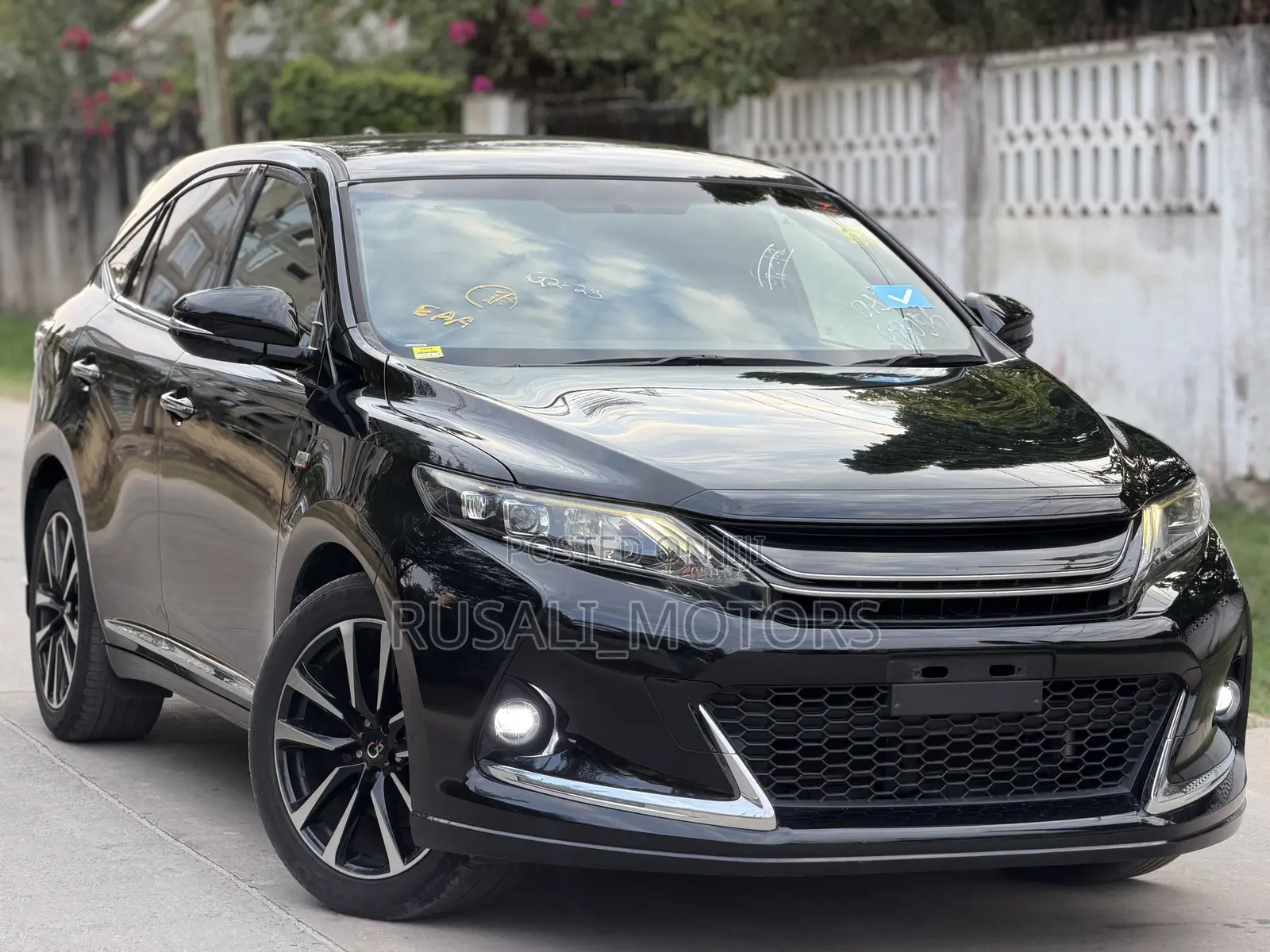 Toyota Harrier 2.0 2016 Black