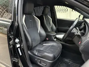Toyota Harrier 2.0 2016 Black