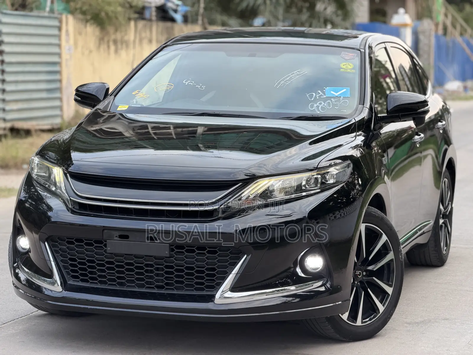 Toyota Harrier 2.0 2016 Black