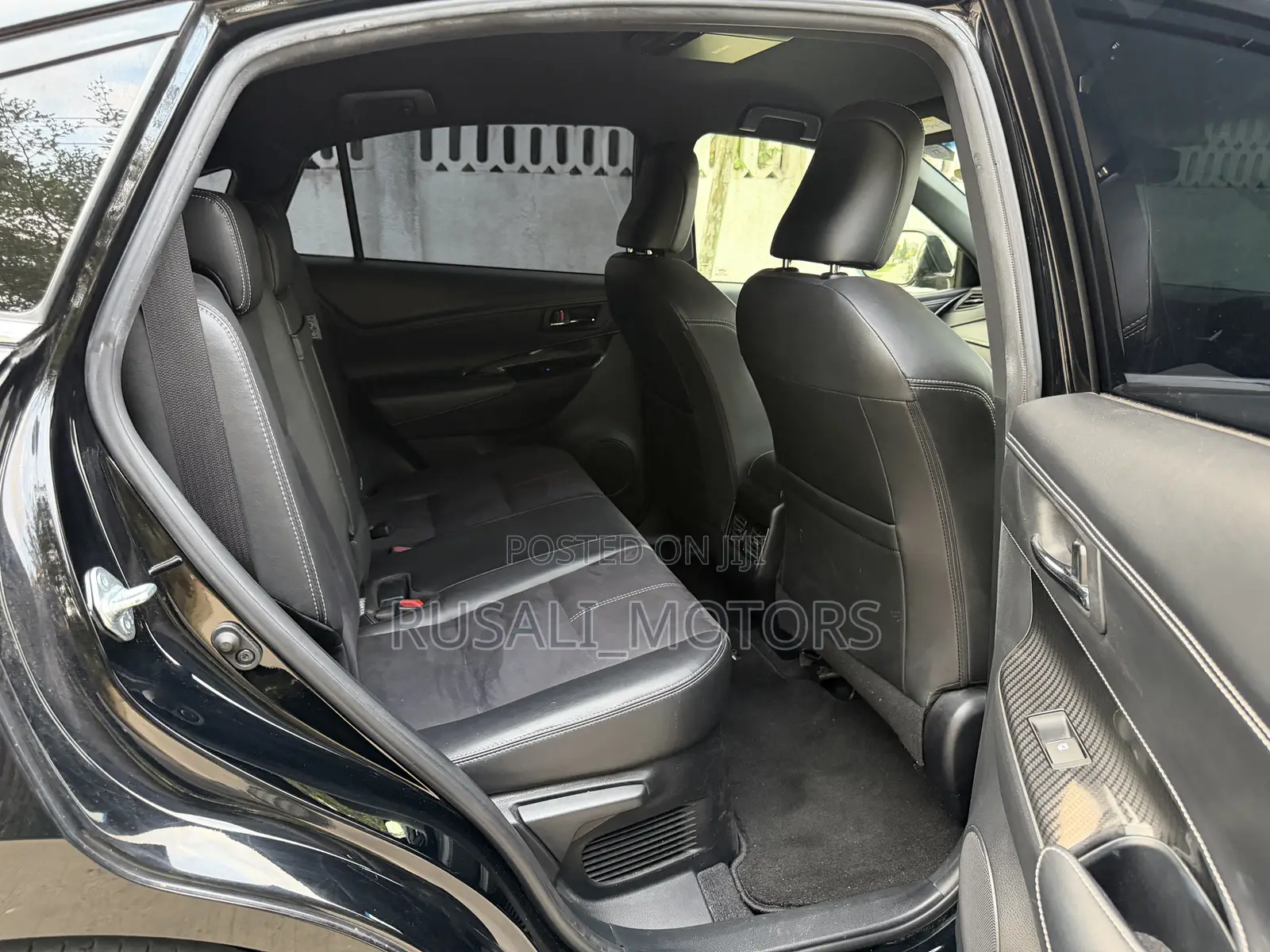 Toyota Harrier 2.0 2016 Black