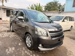 Toyota Noah 2009 Gray