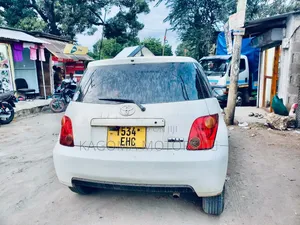 Toyota IST 2004 White