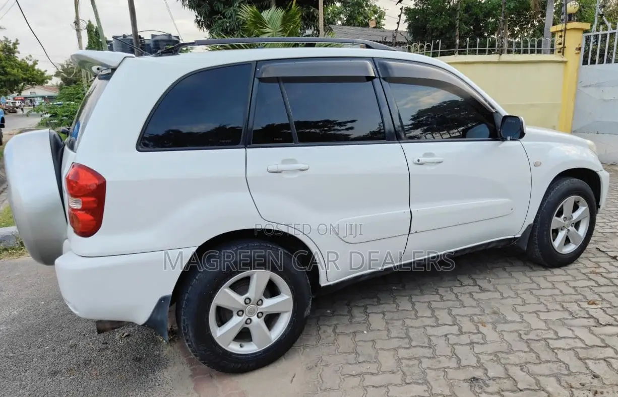 Toyota RAV4 2005 White
