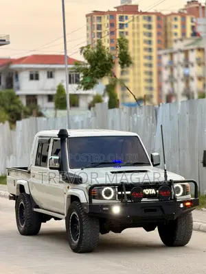 Toyota Land Cruiser 2017 White