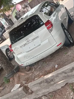 Toyota Vanguard 2010 White