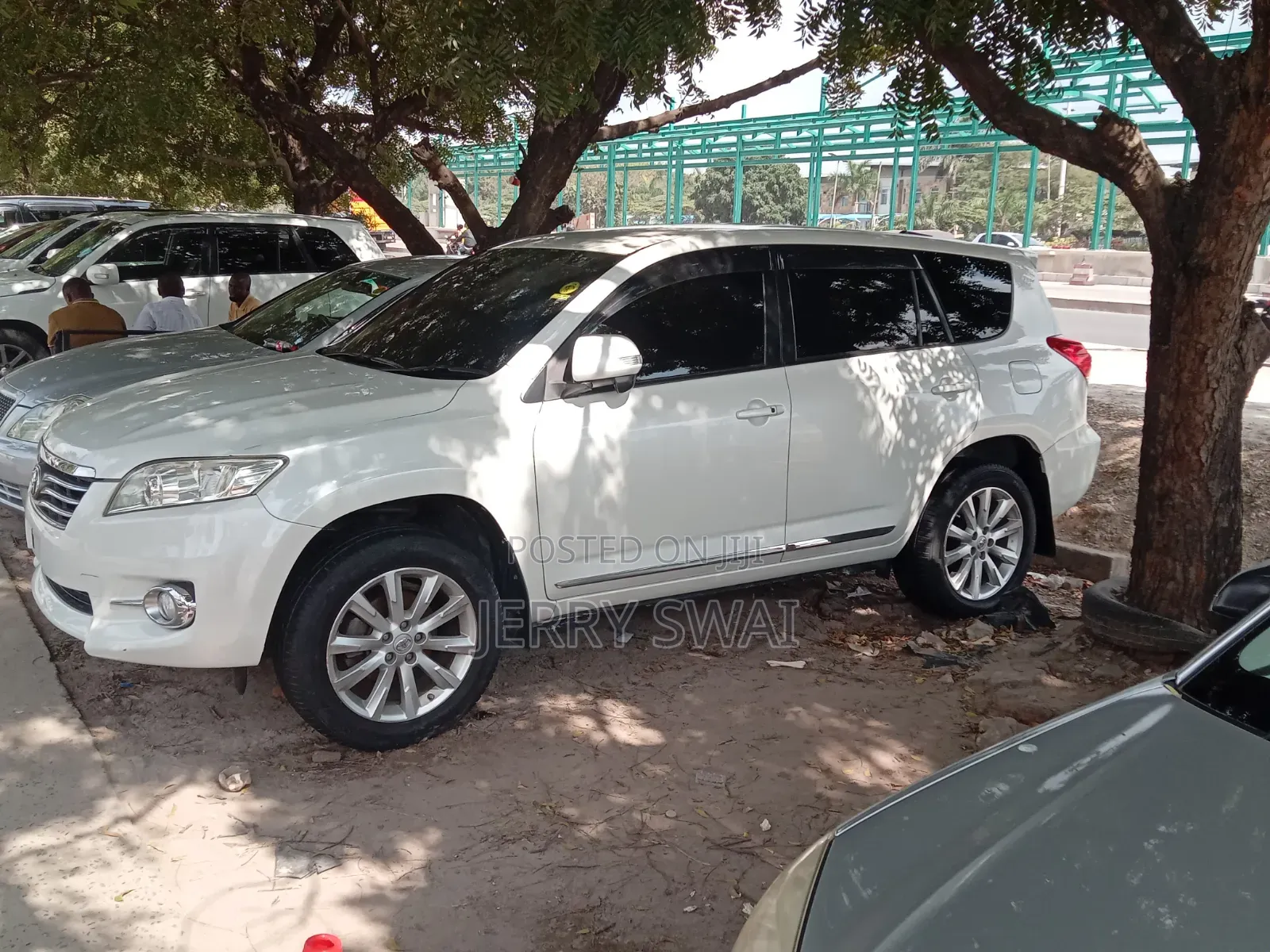 Toyota Vanguard 2010 White