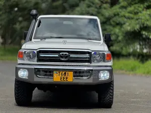 Toyota Land Cruiser 2016 White
