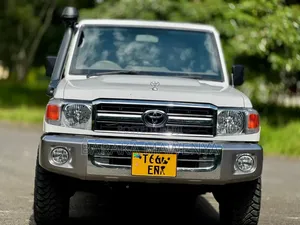 Toyota Land Cruiser 2016 White