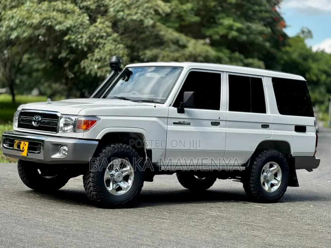 Toyota Land Cruiser 2016 White