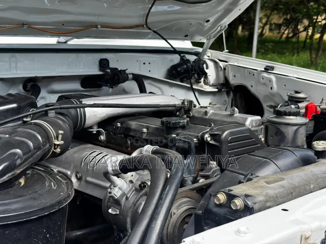 Toyota Land Cruiser 2016 White