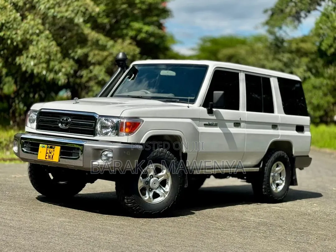 Toyota Land Cruiser 2016 White