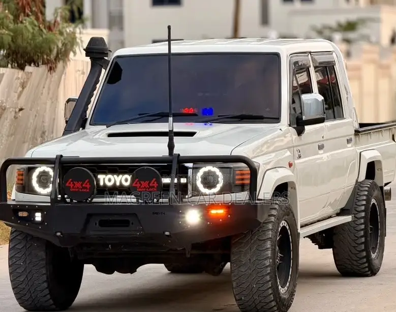 Toyota Land Cruiser 2017 White