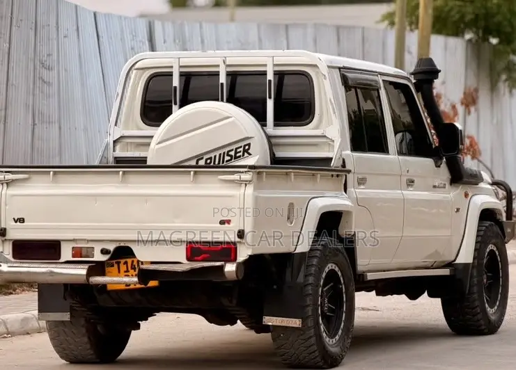 Toyota Land Cruiser 2017 White