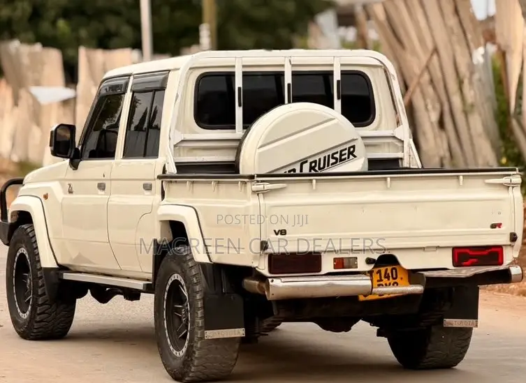 Toyota Land Cruiser 2017 White