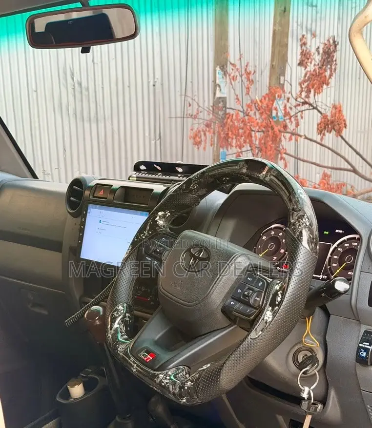 Toyota Land Cruiser 2017 White